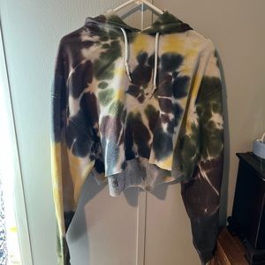 Cropped tie dye sweatshirt